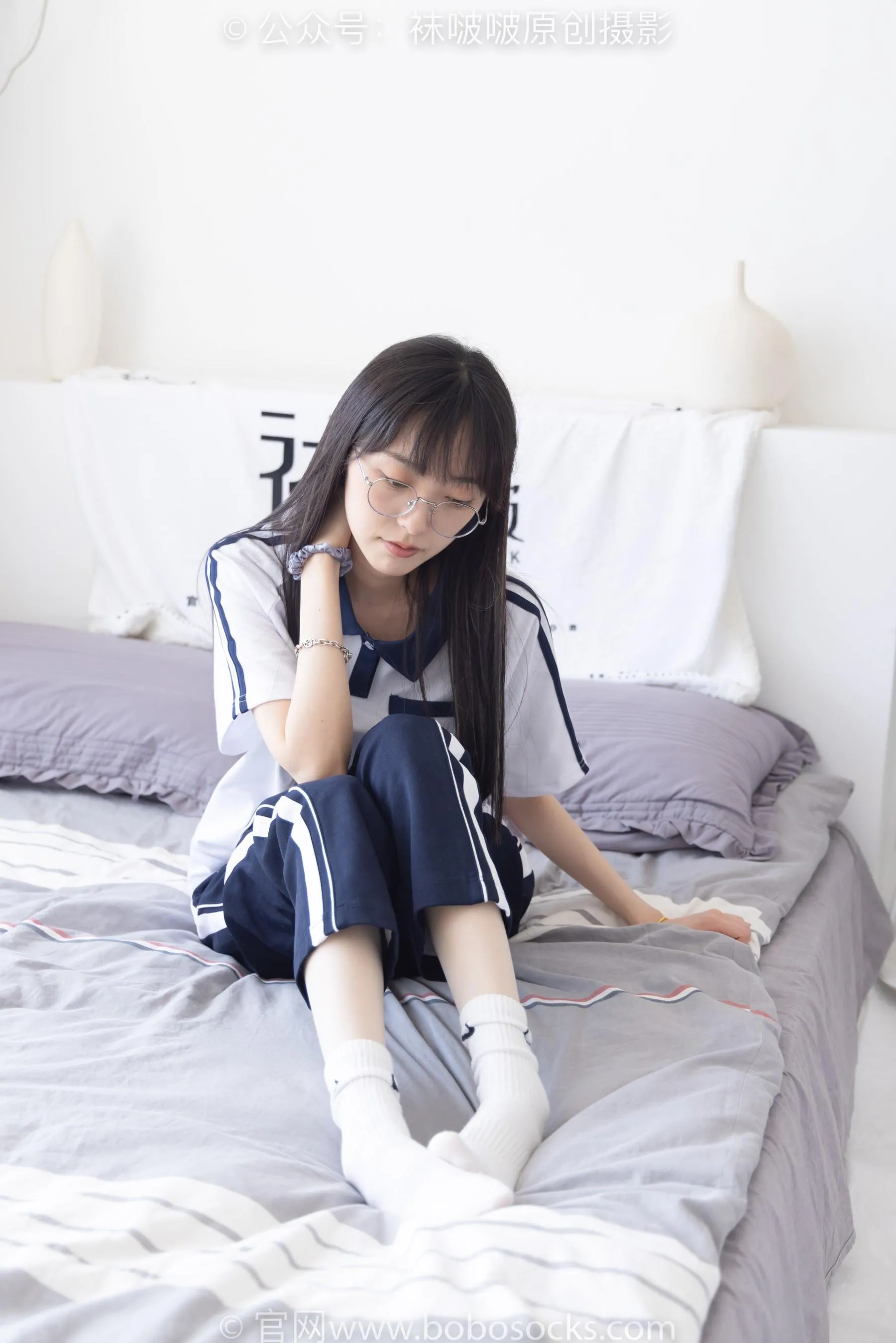 [BoBoSocks袜啵啵]NO.207 稚予-aj板鞋、白棉袜、油亮白丝、校服裤里丝 [87P]插图3